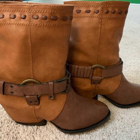 Wrapped Leather Boots by Two Lips - Picture 4 of 7